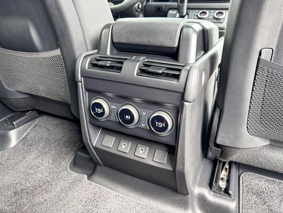 Land Rover Defender 110 2.0 P300e 110 X-Dynamic HSE