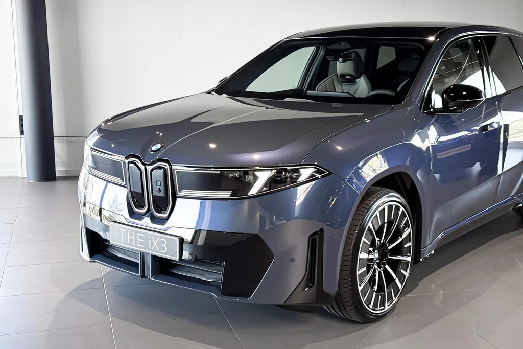 BMW iX3 50 xDrive 113 kWh