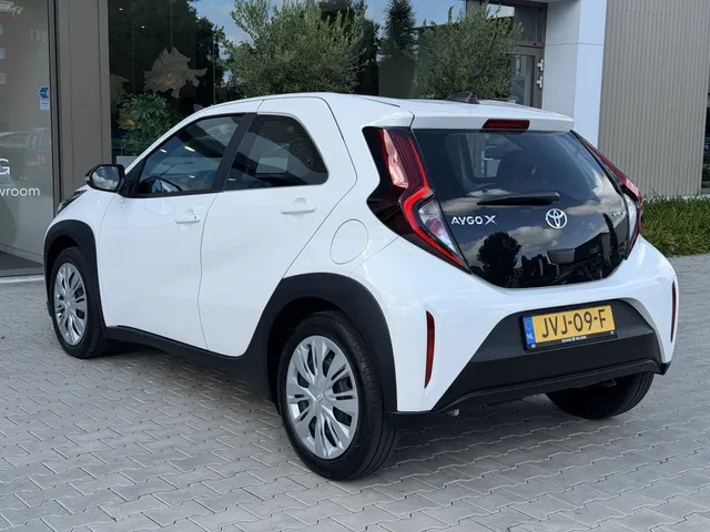 Toyota Aygo X Hybrid 115 play | Apple Car-Play | Adap cruise
