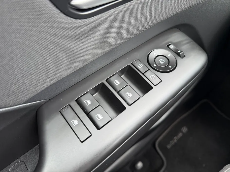 Hyundai Kona 1.6 GDI HEV Comfort Smart | Stuur-/ Stoelverwarming | Climate Control | Navigatie | Achteruitrijcamera | Parkeersensoren voor en achter | Apple Carplay/ Android auto |