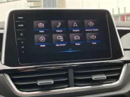 Volkswagen T-Roc 1.5TSI/150PK R-Line Business+ · Panoramadak · Trekhaak · Camera · Apple/Android Car Play · Navigatie · Stoelverwarming · Garantie t/m 09-10-2027 of 100000km.