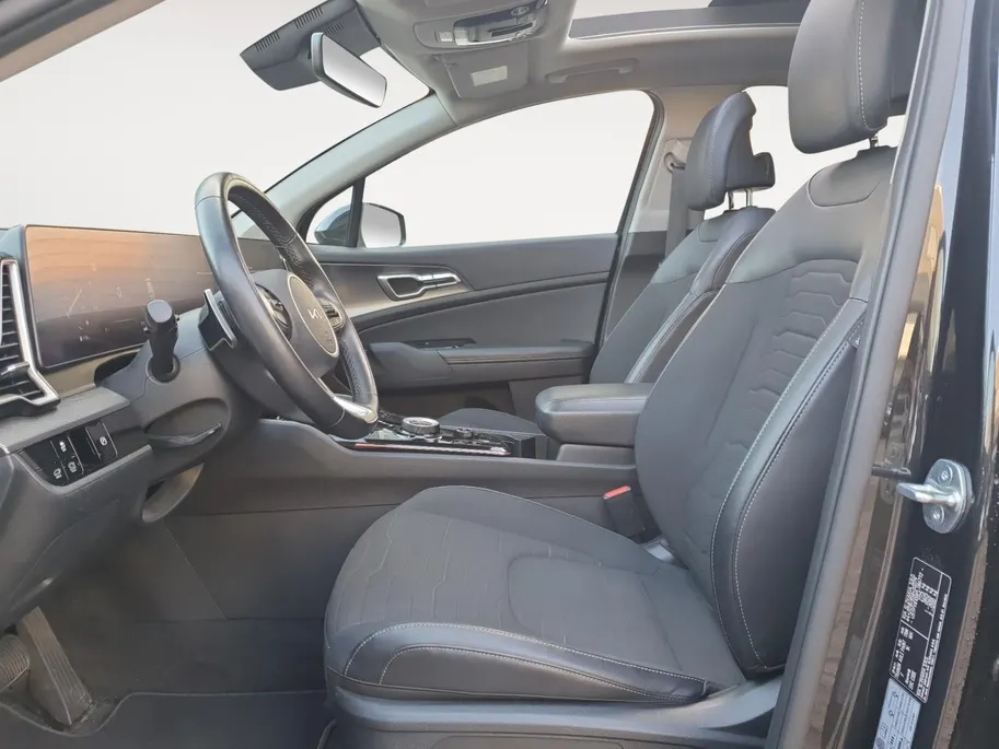 Kia Sportage 1.6 T-GDi Hybrid DynamicPlusLine | Stoel en stuurverwarming | Panorama schuifdak | Elektrisch bedienbare voorstoelen | Navigatie | Dodehoek detectie | Getinte ramen achter |