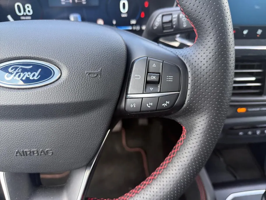 Ford Focus Wagon St-Line X | Schuif-kanteldak | Adapt. Cruise Control | Winterpack | Achteruitrijcamera | Apple Carplay/ Android Auto | | B&O premium audio | 12 maanden garantie