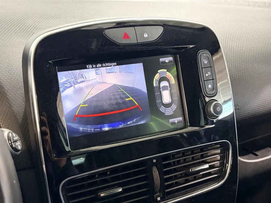 Renault Clio 90PK TCe Intens | Camera | Parkeersensoren | Lichmetalen Velgen | Climate Control | Cruise Control | Licht & Regensenor | Armsteun | Full LED | Keyless Entry |