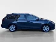 Kia Ceed Sportswagon 1.5 T-GDi DynamicLine 140 PK | Cruise Control Adaptief | Camera | Carplay | Navi | LM Velgen | 140 PK | Fabrieksgarantie 19-8-2031 +3x 1 jaar* | NAP