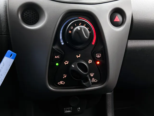 Peugeot 108 1.0 e-VTi Active | LM VELGEN | DEALER ONDERHOUDEN | ELEKTR. SPIEGELS + RAMEN | AIRCO | BLUETOOTH