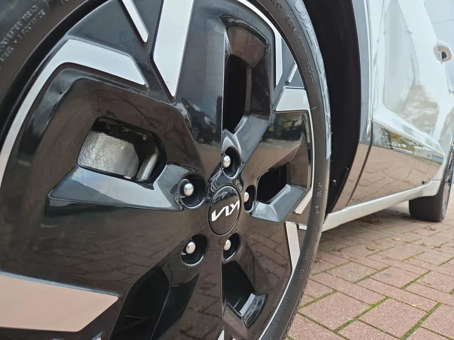 Kia Niro EV ExecutiveLine 64.8 kWh Accu 100% | Meest luxe uitvoering | Schuif/kantel dak | Dodehoek Detectie | Cruise Control Adaptief |  Head up Display | Stoelverwarming en Ventilatie | Harmen / Kardon | camera | Carplay & Android | Fabrieksgarantie t/m 19-06-2031