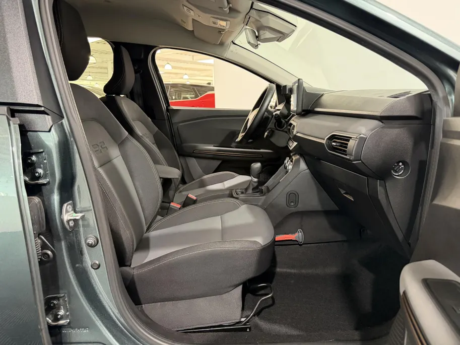 Dacia Jogger 140PK Hybrid Extreme 7p. Automaat | 7 Zitplaatsen | Camera | Parkeersensoren | Apple CarPlay/Android Auto | Digital Cockpit | Cruise Control | Lichtmetalen Velgen | Licht & Regen Sensor | Full LED |