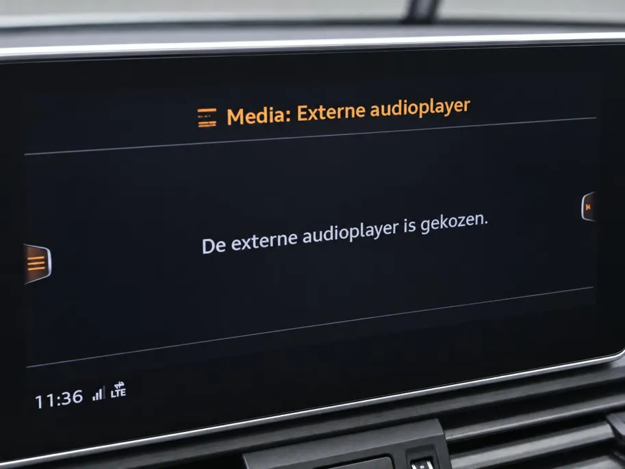 Audi Q5 50 TFSI e quattro S edition · Trekhaak · Adaptive Cruise Control · Apple/Android Car Play · Dodehoeksensoren · Stoelverwarming ·  Drive select · 360°Camera + Parkeersensoren ·