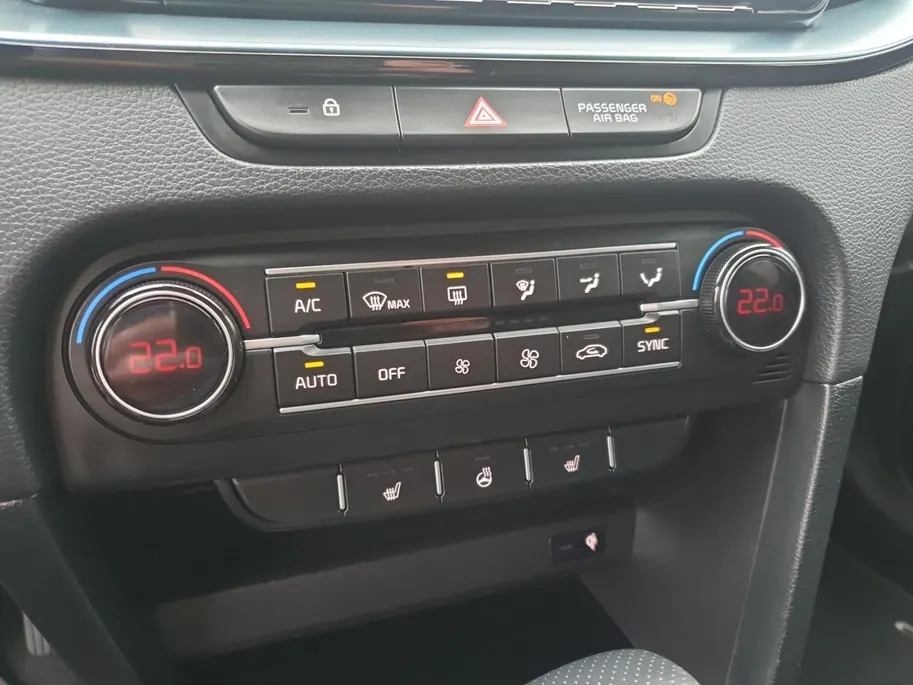 Kia Ceed Sportswagon 1.0T MHEV Design Edition | Stoel en stuurverwarming | Dodehoek detectie |  Navigate | Camera | Parkeersensoren voor en achter | Elektrische achterklep | JBL sound |
