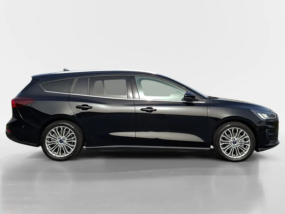 Ford Focus Wagon 1.0 EcoBoost Hybrid Titanium 155PK Automaat | NL-Auto | Adaptieve Cruise Control | Winter Pack | BLIS | Privacy Glass | Camera | Apple Carplay&Android Auto | 17' Lichtmetaal |