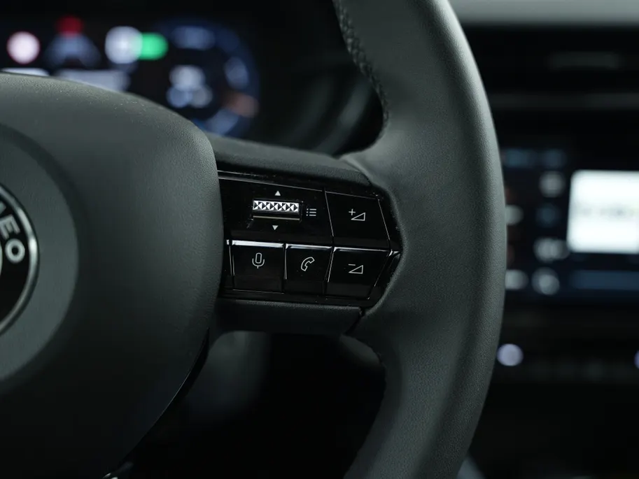 Alfa Romeo Junior Elettrica 54 kWh | Carplay | Clima | Cruise | LED | 18'