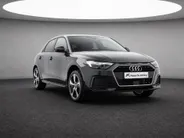 Audi A1 Sportback Advanced edition 30 TFSI 116 PK · Audi Sound · Afgevlakt sportstuur · Full led verlichting · Privacy glas