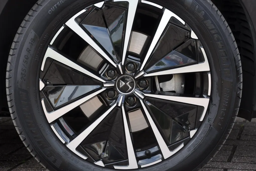 DS DS 7 E-Tense 225 Rivoli All Seasons