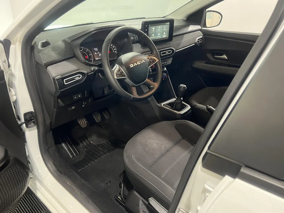 Dacia Sandero 100PK TCe ECO-G Expression | Airco | Apple CarPlay/Android Auto | Parkeersensoren | Armsteun | Cruise Control | Licht & Regen Sensor | LED Koplampen |
