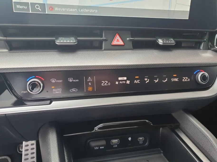 Kia Sportage 1.6T MHEV GT-Line | Stoel en stuurverwarming | Panorama schuifdak | Camera | Elektrisch bedienbare voorstoelen | Apple Carplay / Android Auto | Elektrische achterklep |
