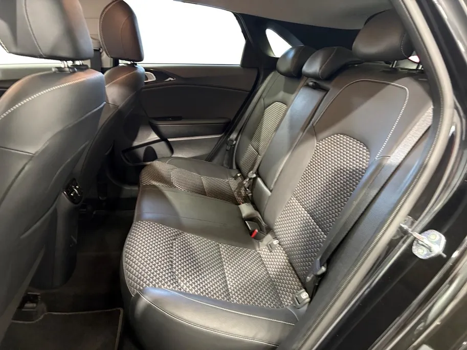 Kia Ceed 1.0 T-GDi DynamicPlusLine | Stoel/Stuurverwarming | Half Leder | Keyless Entry | Navigatie | Apple/Android Carplay |