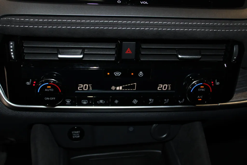 Nissan QASHQAI 1.3 MHEV Xtronic Tekna Plus | Nappa lederen bekleding | 1800kg trekgewicht | Cold pakket | 20inch wielen | Stoelgeheugen | Apple carplay & Android auto| Pro-pilot | Navigatie | Head-up display |