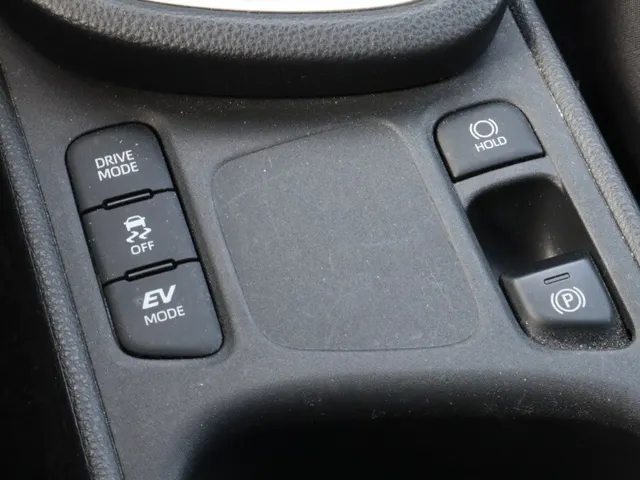 Toyota Yaris Cross 1.5 Hybrid Dynamic Trekhaak | Stoel en stuurverwarming | Parkeersensoren