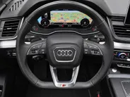 Audi Q5 50 TFSI e quattro S edition · Trekhaak · Adaptive Cruise Control · Apple/Android Car Play · Dodehoeksensoren · Stoelverwarming ·  Drive select · 360°Camera + Parkeersensoren ·