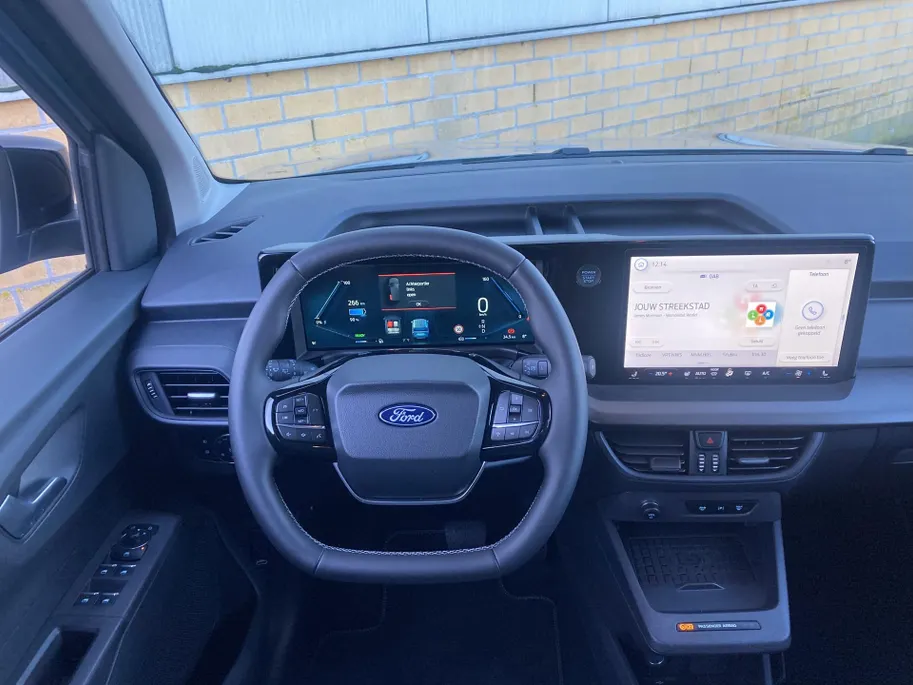 Ford Tourneo Courier Titanium 100% Elektrisch 43kWh 136 pk Apple Carplay/Android Auto - Winterpack - trekhaak
