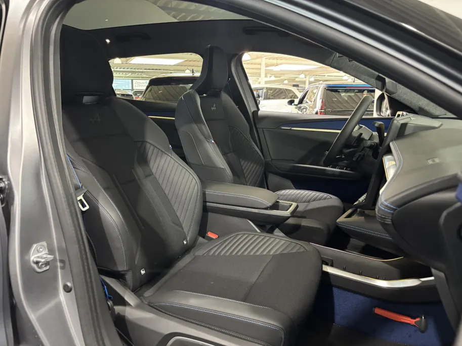Renault Scénic E-Tech 220PK EV87 Long Range Esprit Alpine Automaat | DEMO | Solarbay Panoramadak | Harman Kardon Audio | Adaptive Cruise Control | Climate Control | 360 Camera | Apple CarPlay/Android Auto | Elektrisch Verstelbare Stoelen | Stoelverwarming |