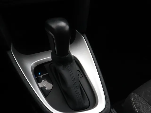 Toyota Yaris Cross 1.5 Hybrid Dynamic Trekhaak | Stoel en stuurverwarming | Parkeersensoren