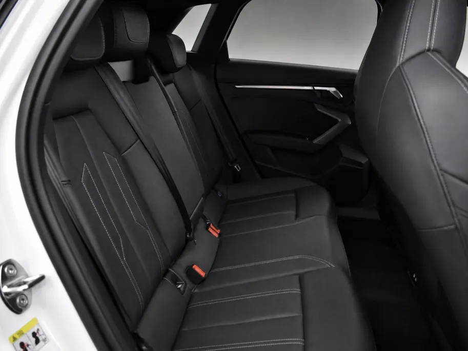 Audi A3 Allstreet Advanced edition 40 TFSI e 204 PK · Lederen bekleding · Comfortsleutel · 18' LM Velgen · Assist. Driving + Parking plus