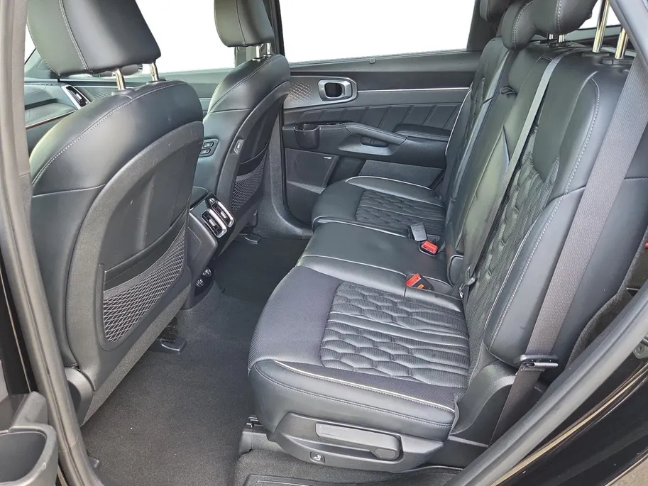 Kia Sorento 1.6 T-GDI Plug-in Hybrid 4WD ExecutiveLine 7p. | Navi | Clima | 360° Camera | Stoelventilatie | Stoel-/Stuurverwarming | Cruise Control | Keyless Entry | 7-Persoons