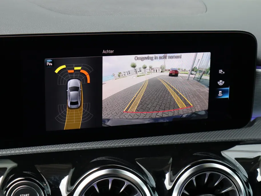 Mercedes-Benz A-Klasse 250 e AMG Line | HUD | Multispaak | LED | Navigatie | Camera | Automaat