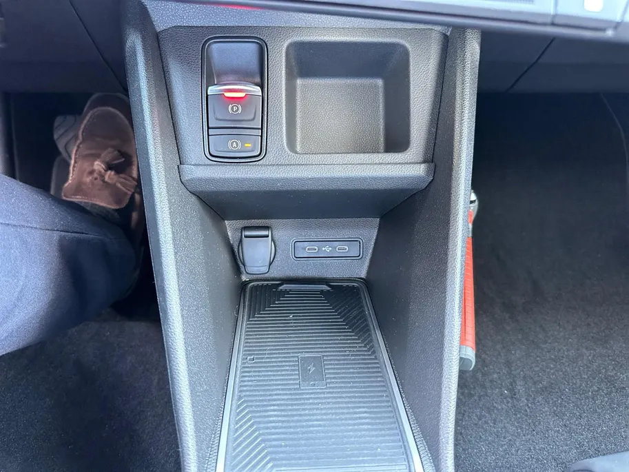 Renault 4 comfort range iconic 52 kWh | Stuur- & Stoelverwarming | Sfeerverlichting | Apple Carplay & Android Auto | Harman & Kardon Audio | Camera | Navigatie | Parkeersensoren | Rijdende Demo | Beschikbaar vanaf November 2026