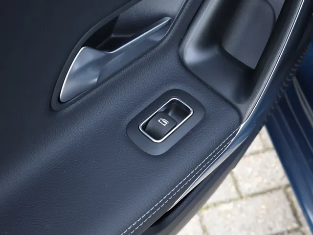 Mercedes-Benz A-Klasse 200 Luxury Line AUTOMAAT | LEER | CLIMA | PANO | NAVI
