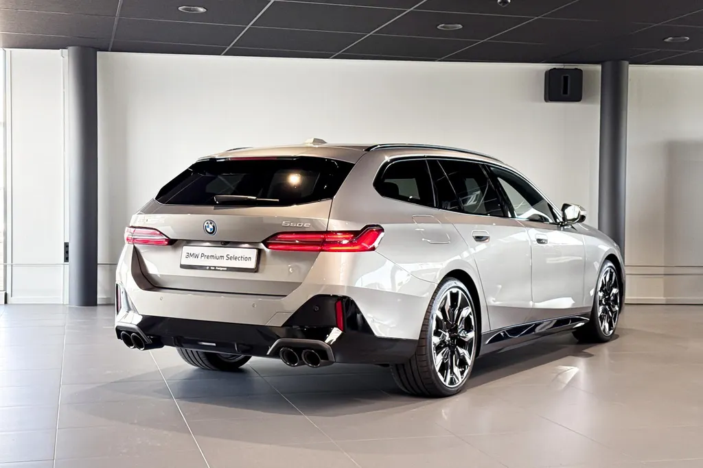 BMW 5 Serie Touring 550e xDrive