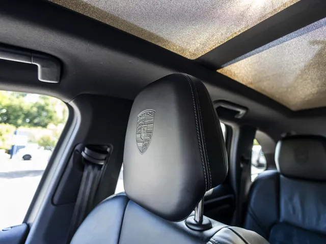 Porsche Cayenne 3.0 S E-Hybrid Platinum Edition NL Auto!