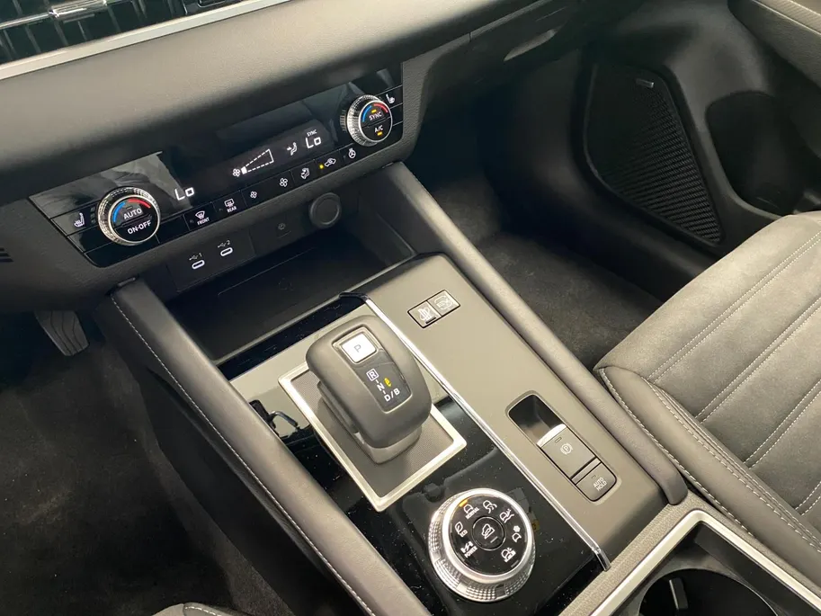 Mitsubishi Outlander 2.4 PHEV Intense+ | 5.000 EURO KORTING | SNEL LEVERBAAR | 8 JAAR GARANTIE |