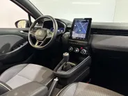Renault Clio 90PK TCe GPF Techno | 9,3' Navi | Climate Control | Digital Cockpit | Camera | Parkeersensoren | Apple CarPlay/Android Auto | Full LED | Lichtemetalen Velgen | Licht & Regen Sensor |