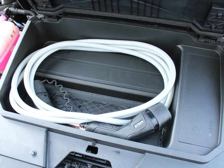 Kia Niro EV Light Edition 64.8 kWh | Camera | Cruise adapt. | Clima | 17' LM | Navi | Keyless | All season banden | 17% bijtelling |