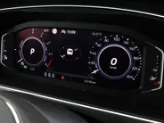 Volkswagen Tiguan 1.4 TSI 245pk DSG eHybrid R-Line Business · Apple/Android Car Play · Wegklapbare Trekhaak · Alarm · Dodehoek Detectie · Stoel-& Stuurverwarming · 19'' Inch ·