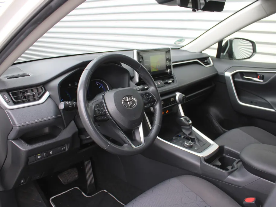 Toyota RAV4 2.5 Hybrid AWD Dynamic | 18' LM | Trekhaak | Camera binnenspiegel | 360 Camera | Cruise adapt. | Dodehoek detectie | Elek. achterklep | LM winterset |