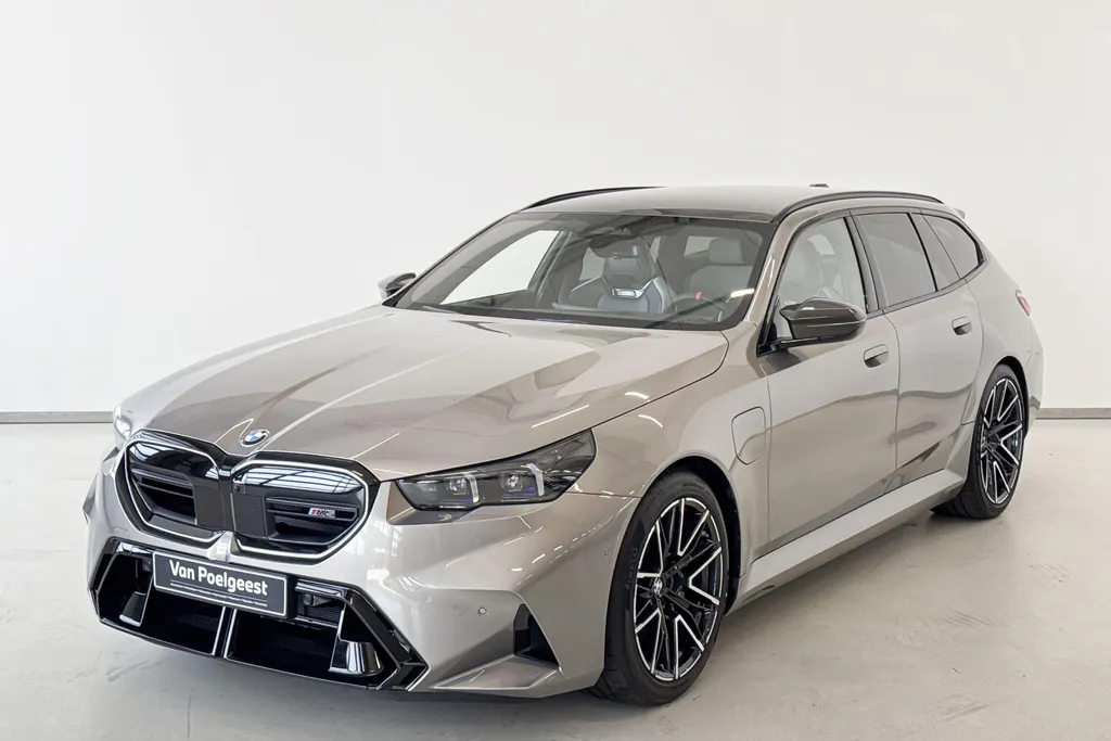 BMW M5 Touring M Drive Professional