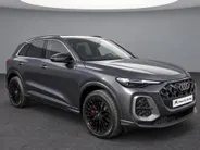 Audi Q5 2.0TFSIe-hybrid 270kW/367PK quattro S Line · Trekhaak · Leder · Camera · Apple/Android Car Play · Drive select · Garantie t/m 25-02-2028
