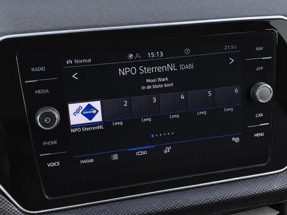 Volkswagen T-Cross 1.0TSI/116PK R-Line Camera + parkeersensoren · Apple/Android Car Play · Dodehoeksensoren · Garantie t/m 24-02-2028