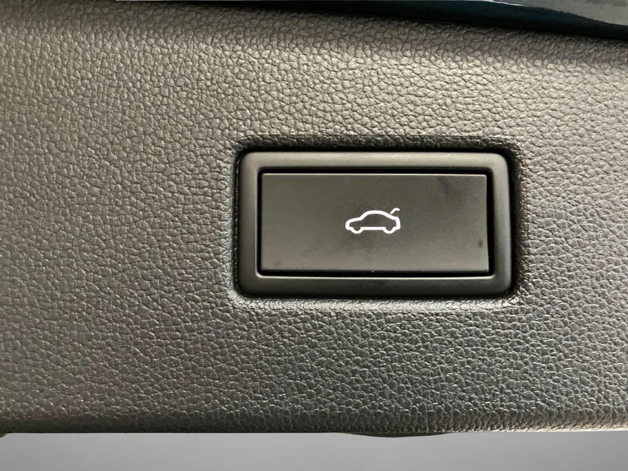 Volkswagen Tiguan 1.4TSIeHybrid 180kW/245PK R-Line DSG · Panoramadak · Trekhaak · 360°Camera + Parkeersensoren · Keyless entry