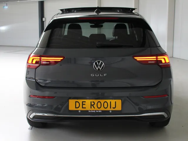 Volkswagen Golf 1.5 eTSI Life Energy Panoramadak | Navigatie | Keyless | Stoel- en Stuurverwarming | Parkeercamera