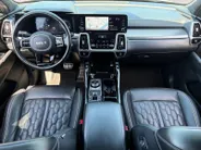 Kia Sorento 1.6 T-GDI Plug-in Hybrid 4WD ExecutiveLine *Navi+360Camera*Climate Control*Schuif/kanteldak*Stoelverwarming/ventilatie*Elekt. Trekhaak*Elekt. Achterklep*Vol opties! Zeer nette auto!