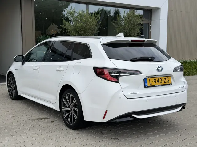 Toyota Corolla Touring Sports 2.0 Hybrid Dynamic | Parkeersensoren V+A