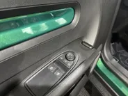 Renault Twingo Urban Range Techno 27.5 kWh Automaat | Demo - Beschikbaar per 01-10-2026 | Armsteun | Camera | Parkeersensoren | Climate Control | Full LED | Adaptive Cruise Control | Navigatie | 18' Lichtmetalen Velgen |