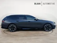 BMW 5 Serie Touring 530e M Sport-Pro Edition | matzwart | 21' individual | innovation | leer | head-up