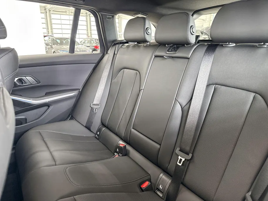 BMW 3 Serie Touring 330e Comfort Pack M Sport Edition M Sportpakket
