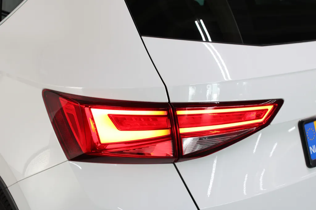 SEAT Ateca 1.4 EcoTSI Style Business Intense / Camera / Full led / Keyless / Navi. /